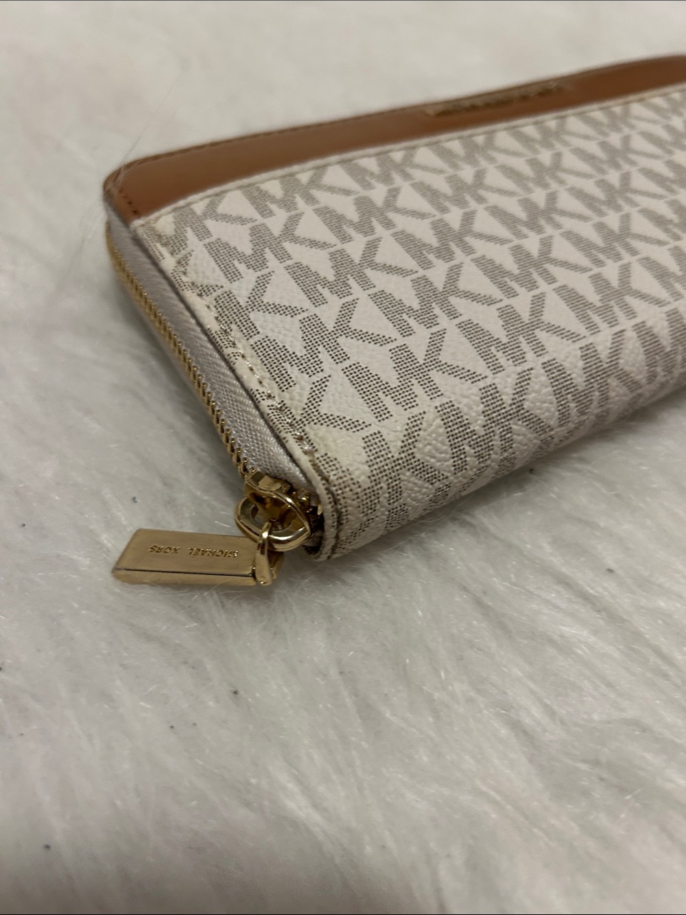 Michael Kors Beige and Tan Signature Zip Wallet - Picture 5 of 6